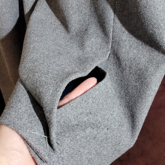 Wool trench coat - Picture 7 of 8